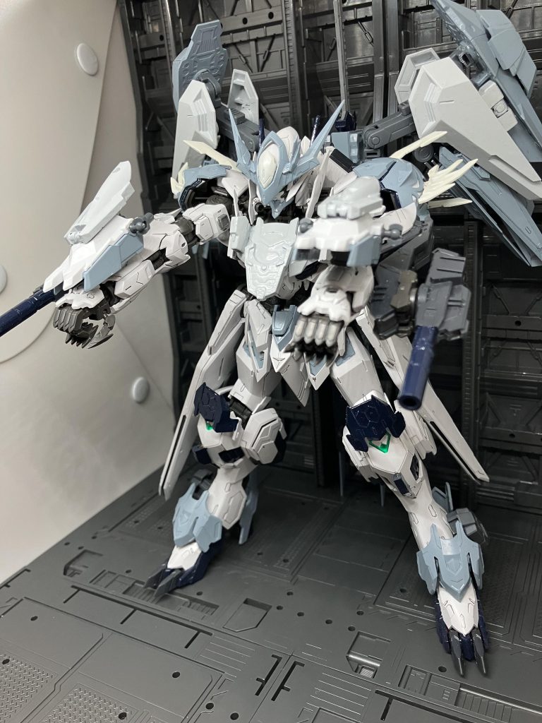 ハンドガンルプスの機関砲を改造し近距離で高い威力を発揮する