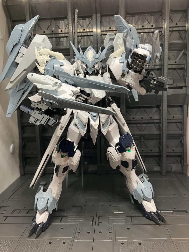 更にウィングのブレードを装備させることでクロー状の武器にすることも可能