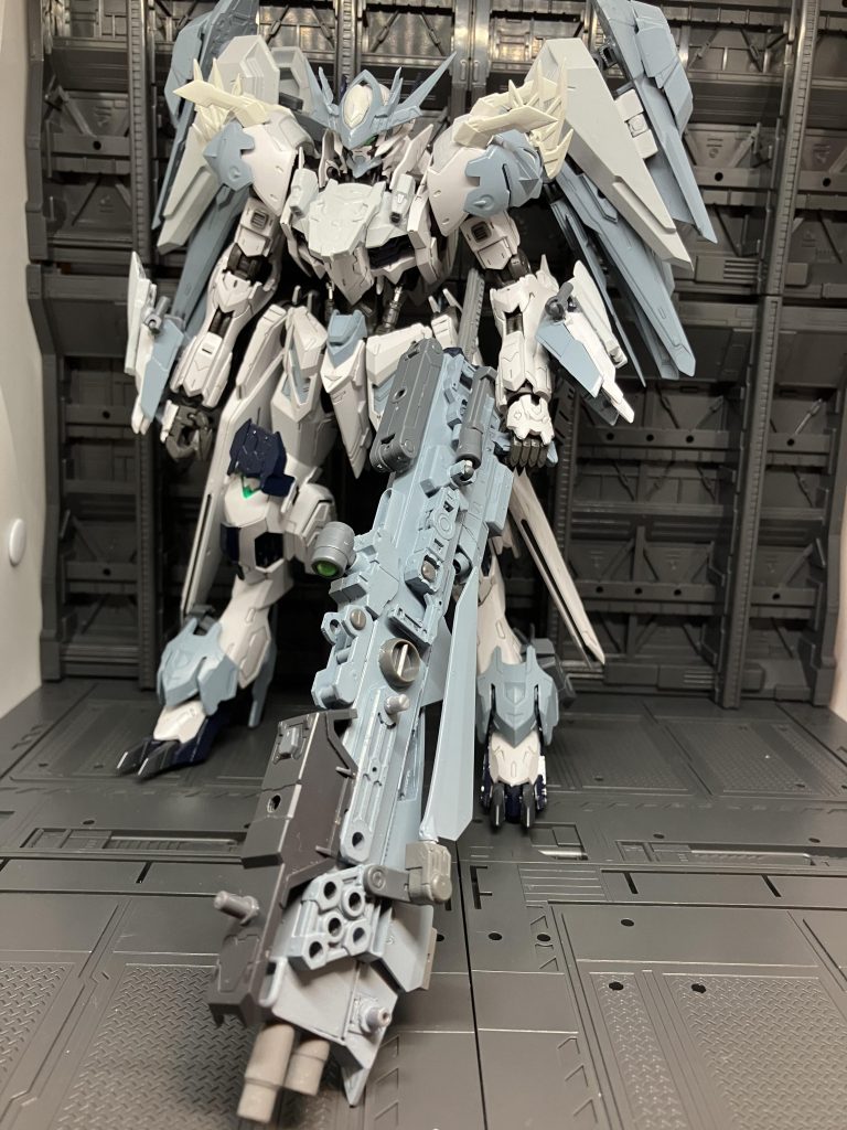 バスターモードキャノン、マシンガンなど状況に応じた遠距離攻撃が可能でとてつもない破壊力を持っている