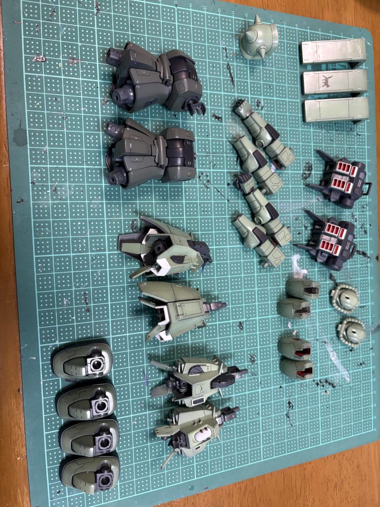 今回も複数のキットを同時に作成しました。高機動型ザクは塗り分けも多くてとても苦労しましたが、反面完成した時の満足感はとても高いです。とくに本機の正面とも言われるバックショットはとても気に入っています。