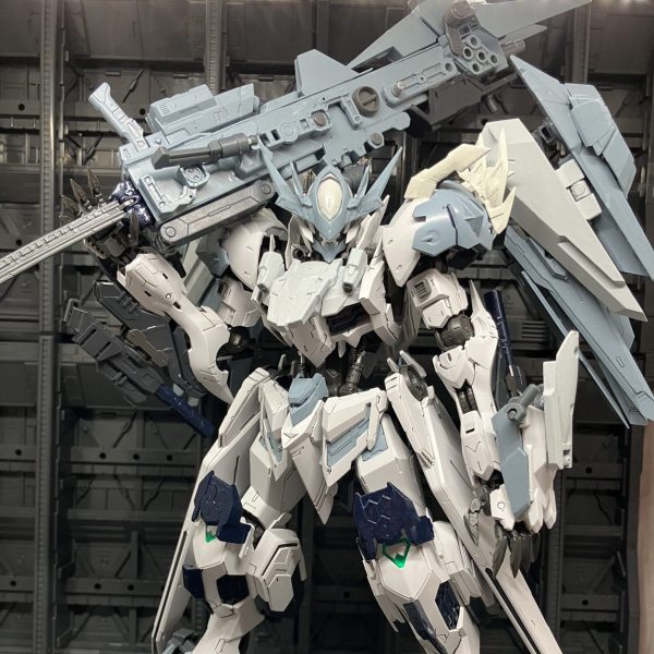 灰色の英雄の帰還