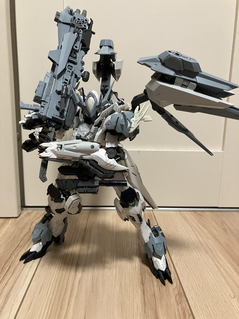 作品名：ラグナヴォルフのポージング　その1<p>ラグナヴォルフが使用武器フェンリル(メイスモード)を振るう構えを撮影しました 一応鉄血一話のバルバトスがメイスを振るうシーンを参考にしてます</p>
