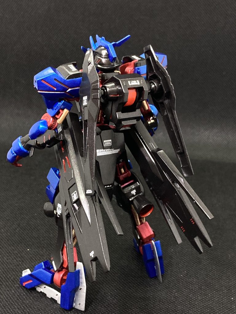 鉄血ならではの剥き出しケーブルやシリンダーお気に入りです