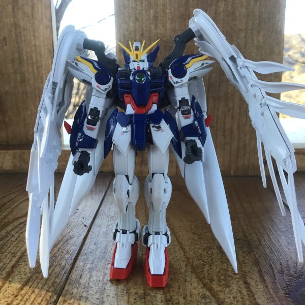 RGのウイングガンダムゼロEWをポージングした