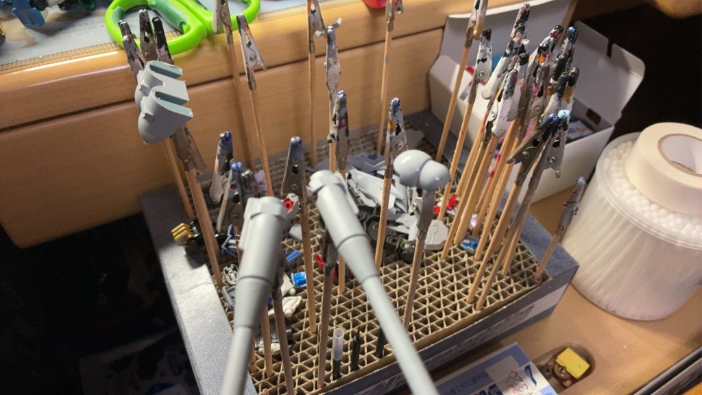 作品名：元旦？に向けて<p>先程プロトタイプガンダムを投稿したばかりですが友人と遊びに行った際に買ったガンキャノンとその友人に貰ったクリスマスプレゼントのガンタンクもとりあえずサフを塗っている感じです！ガンタンクだけに元旦までには完成させたいところ [&hellip;]</p>
