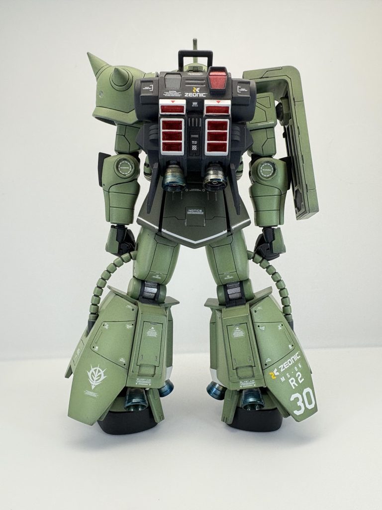 背後からスジボリはやや前作とパターンは異なりますが基本的には同じでRGやバトオペ2を参考にしています。