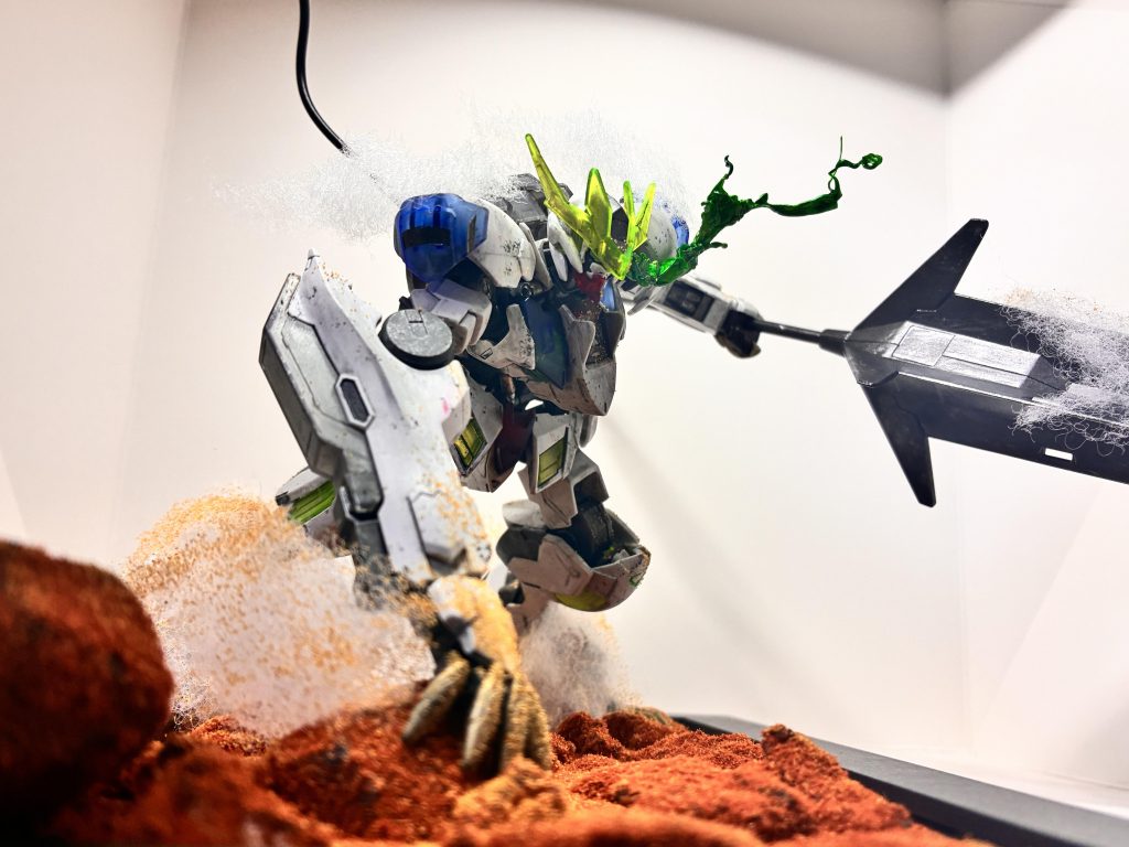 眼光エフェクトは、ストローをあぶりました。薄いから早くて…、溶けるのが。