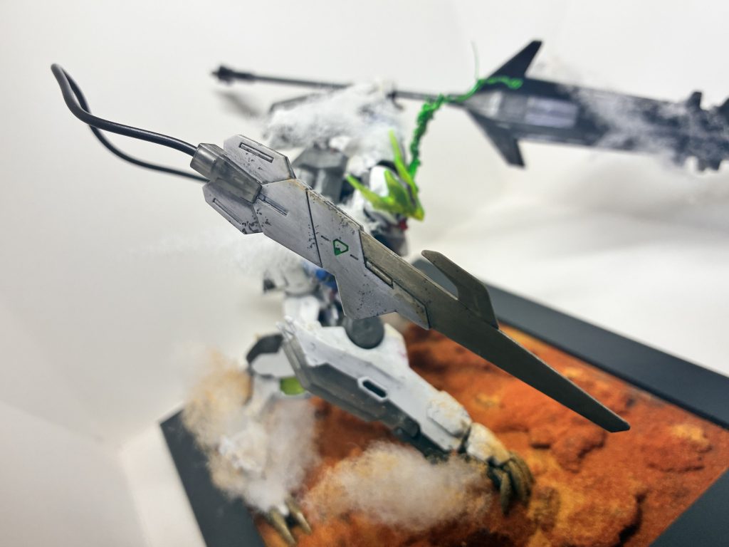 ウェザリングカラーは、エナメル塗料を溶かすんですね。ブレードの金が溶けた時は焦りました。