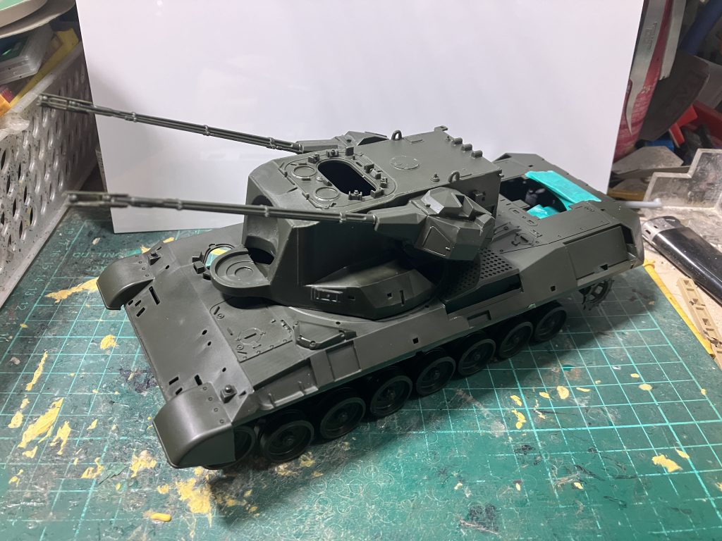 ベースとなるタミヤ1/35 ゲパルトこれは1977に作られた、とても古いキット数少ない持っている戦車の中でボディが、ほぼ同じサイズだった事が判明し、車体だけ使ったスクラッチビルドとして始めようと考えました上手くいくか分からない、いつもの見切り発車です♪