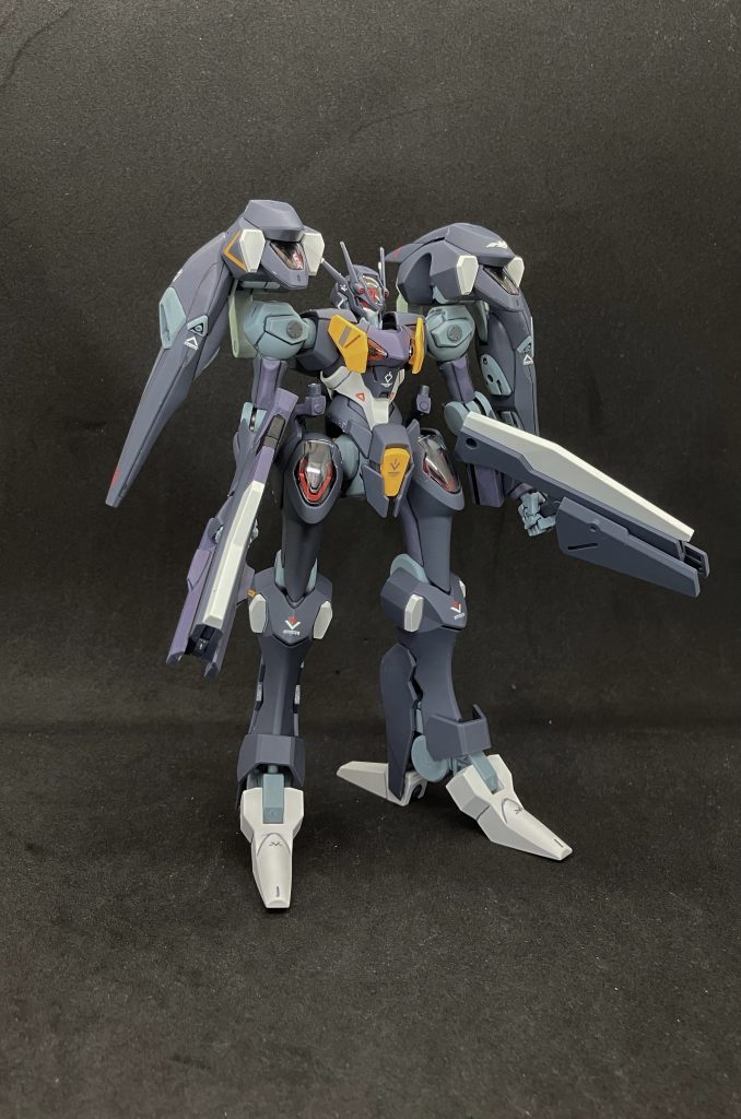 強化人士5号の使用武器でおなじみ、プレミアムバンダイ限定品のオプションセット付属のビームカリヴァも製作。股関節は最初から専用マウント取り付け穴ありのもので組んでいました。