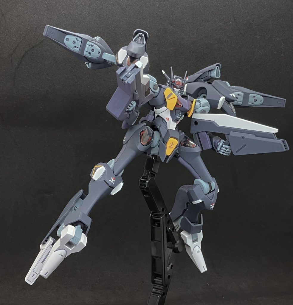 左手用のものは弾倉が邪魔で持ちづらい...なお右手用のものは後部の伸縮式ストックの後ハメ加工を行いました。