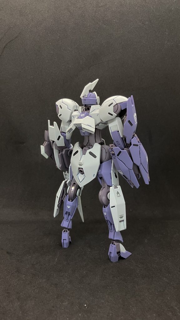 こちらもスジ彫りやモールドの彫り直し以外はジャベリンブレイサーの合わせ目処理や肉抜き埋めを行った程度です。