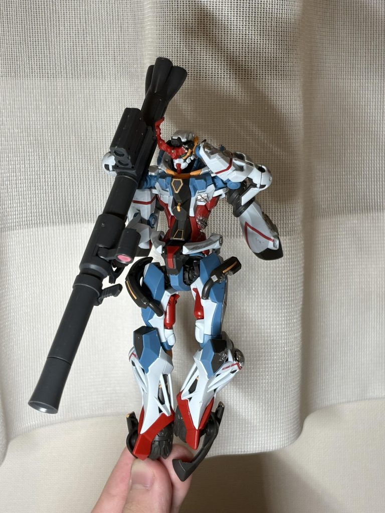 折れた腕で敬礼するGQuuuuuuX。敬礼...バズーカ...MS...もう、あとはどうなるかお分かりですね。