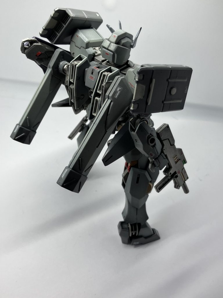 ガンヴォルヴァ改修型フォルドの夜明けが回収し、大型スラスターや追加の武装を搭載したガンヴォルヴァ。ある程度自由に稼働するスラスターによって、重力下でも高い機動力を発揮する。