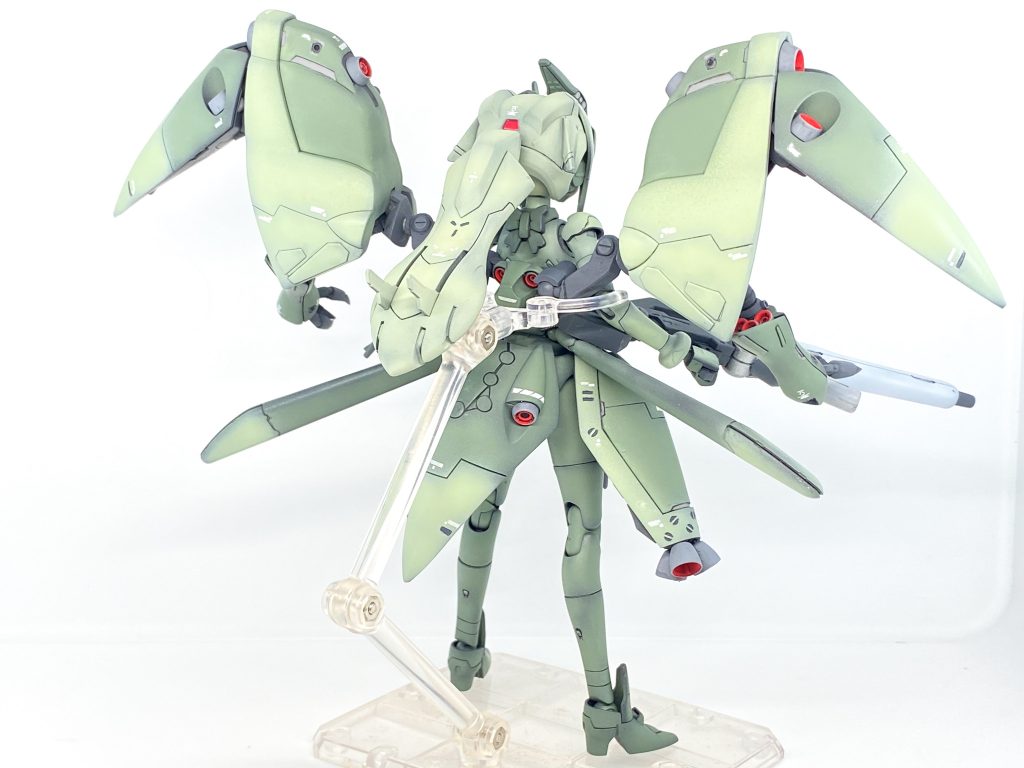 背面。塗装時、エア圧弱めて吹けばマスキングなしでイケるやろwって調子乗ってたら痛い目みました。