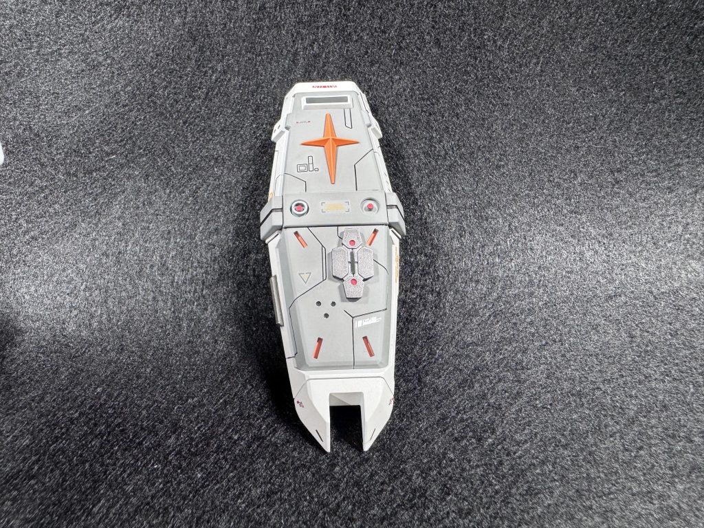 盾はアシンメトリーな感じで仕上げました。