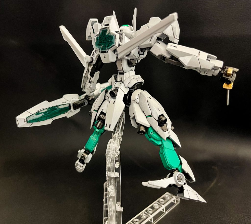 背面の謎の羽はプラ版とプラ棒で製作