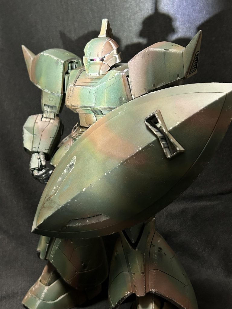 こうなれば、自分の好みでいくしかない!と開き直って、薄い緑と濃い緑の2色迷彩にすることにしました😊👍