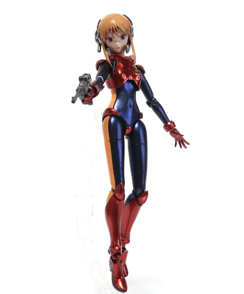 見下しフェイス。こういう表情も似合いますねェ！本キットは銃、ヘルメット、バイザーなど付属品が充実してるのもポイント高いです