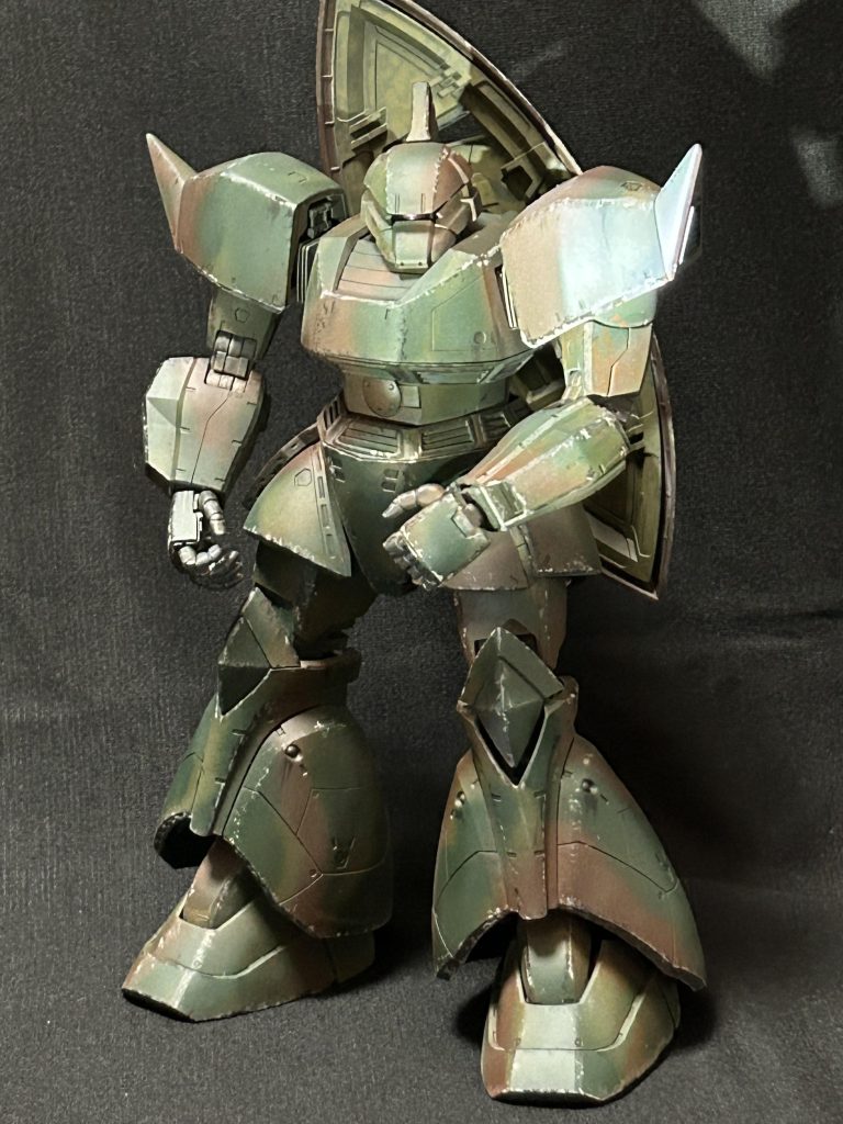 悩んだ結果、初めての迷彩塗装にチャレンジしたいと思いついてしまいました🤣有名なモデラーさんの作例や、スケールモデルの本など沢山見て…見すぎて迷い…何日もデザインが決まらず💦 あれもいい、これもいいw