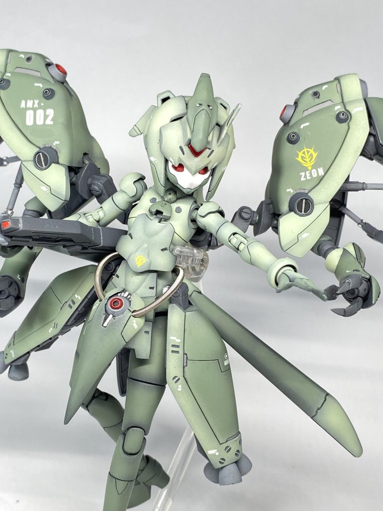 ちなみにですが、身体のライトグリーンと髪のライトグリーンはそれぞれ別の色を使っています。だけど、黒下地から塗ると全然違いが分かんないというね…。ちゃんと試し塗りしないとダメだなと思いました。