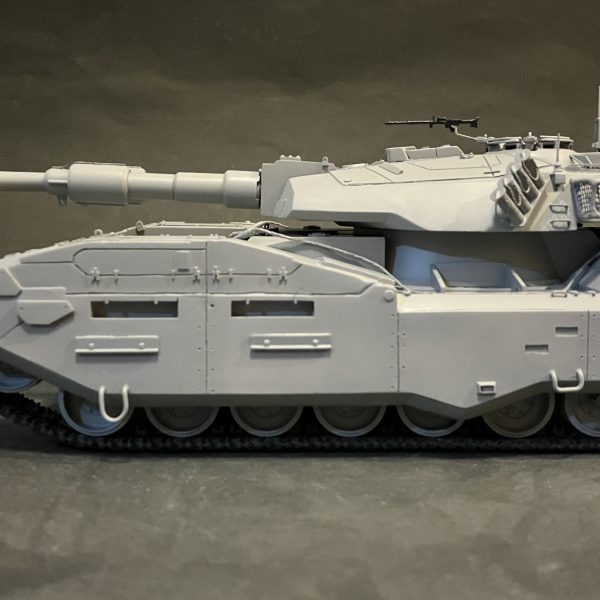 1/48 61式戦車　製作48〜52日目サフ吹き完了(//∇//)サイドスカートにスラットアーマーを装備リアクティブアーマー＋スラットアーマーを装備した現代の戦車と空想の戦車との融合装備無しの通常版の2パターンを再現去年フルスクラッチした1/48マゼラ・アタックとの大きさ比較もしました(//∇//)写真では分かりづらいですが、全長はあまり変わらず全高と全幅が2回りほど違いますこれで本塗装に入れます（＾ν＾）（5枚目）