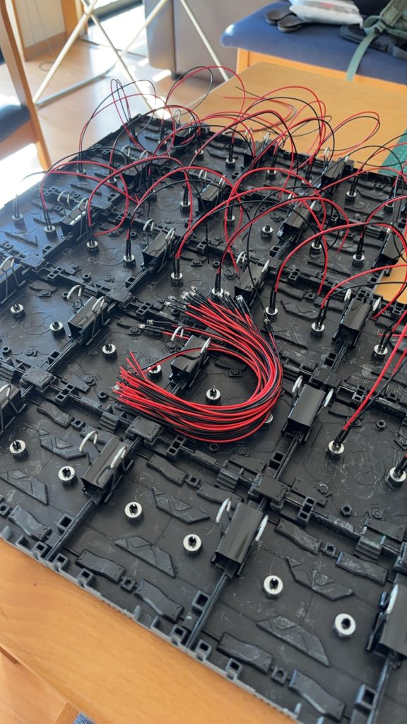 山田化学さんのジオラマベースに穴開けて、ただひたすらLEDをぶっ刺す！⇒表面塗装！