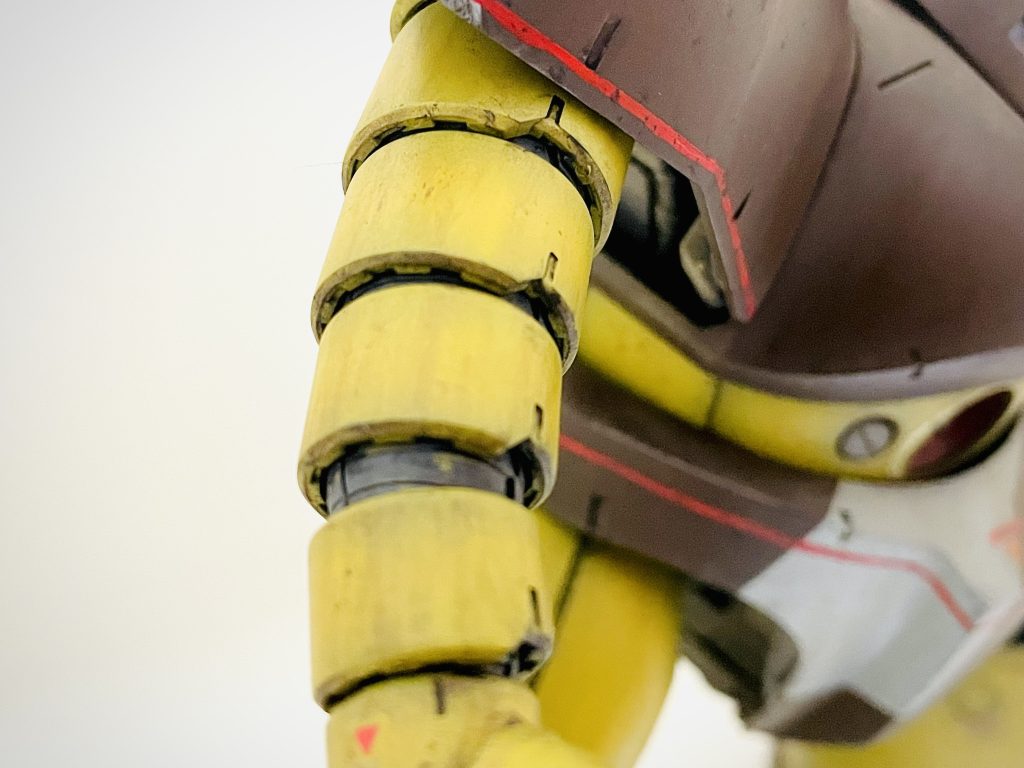 腕はストレーキングを強めに。南米の濁った水の中を何度も浴びたイメージにて。