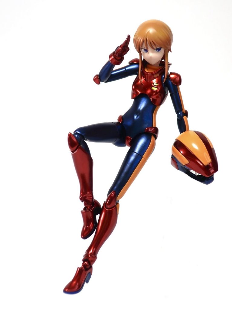 美プラ製作の経験があまりないですが、非常に素晴らしい完成度でバンダイの本気度を感じます。脚のラインなんか絶妙で美しい。特に目立つ太もも内側とブーツの合わせ目を消しています