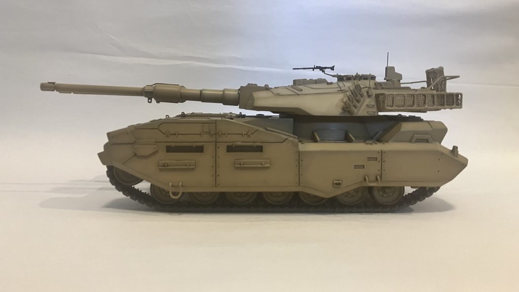 側面本当の61式戦車は転輪の数が1個少なくですどうしようと考えましたが、このゲパルトはトーションバーがボディと1体型で取れなかったため、このままにしました言わなければ分からない所ですね〜ψ(｀∇´)ψ今回、1番手間が掛かった砲塔の高さ作っては壊しを4〜5ほど繰り返して、やっとこさえました