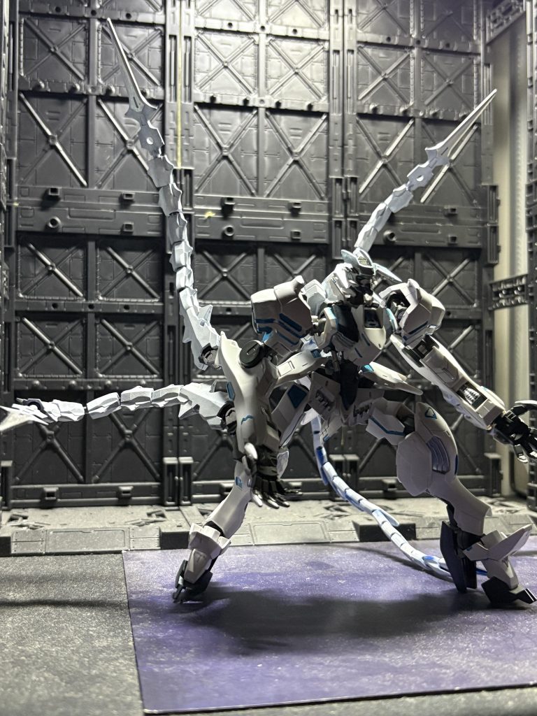 リミッター解除すると腕部ブレードが四本に増え、更に攻撃の苛烈さが増します一応、設定的には出会ったのがハシュマルではなくハラエルで、回収時にその素材とデータを流用したら……というのを考えています。 最後までご覧いただきありがとうございますm(_ _)m