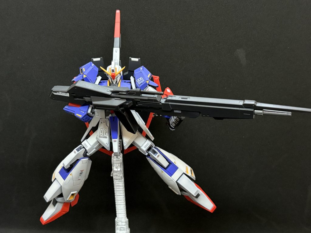 ハイパーメガランチャーは設定だと青ですがビームライフルと同じ色に変更。ウェーブライダー時の色合いの好みです。