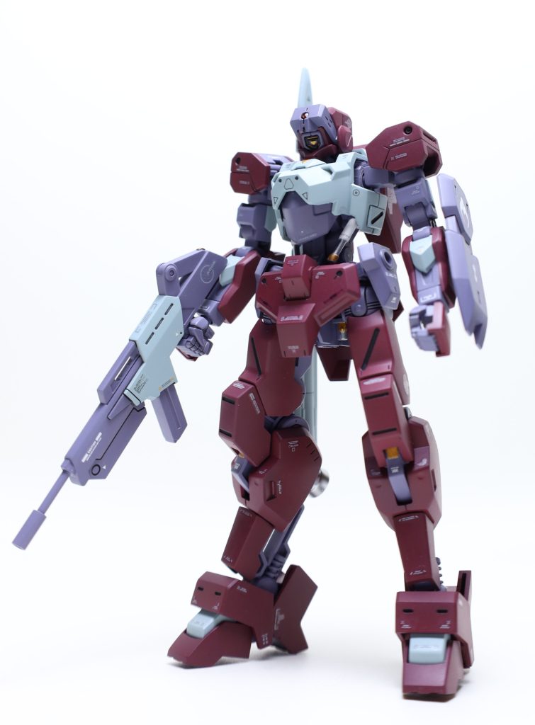 アキレス腱（？）部のフレームの隙間に市販パーツでディテール追加ライフル銃身は合わせ目処理の簡略化を兼ねてのばしてます