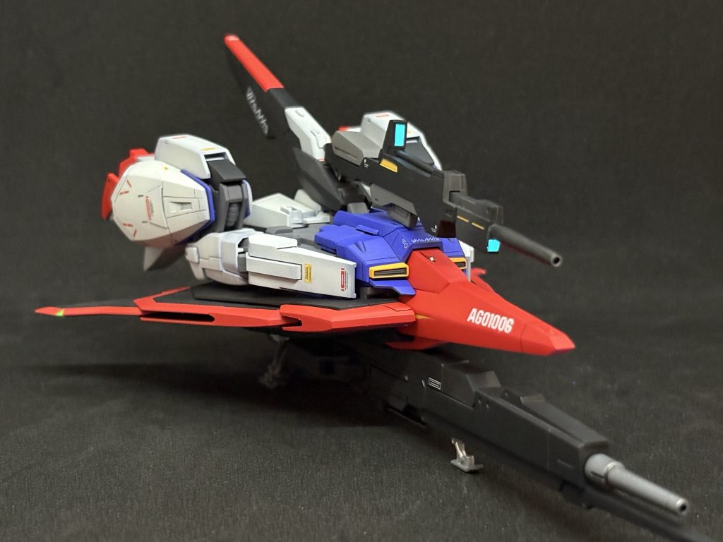 右側が緑と決まっていましたよね?コックピットハッチ部分にウェーブライダー時に前を向くセンサーを追加してます。