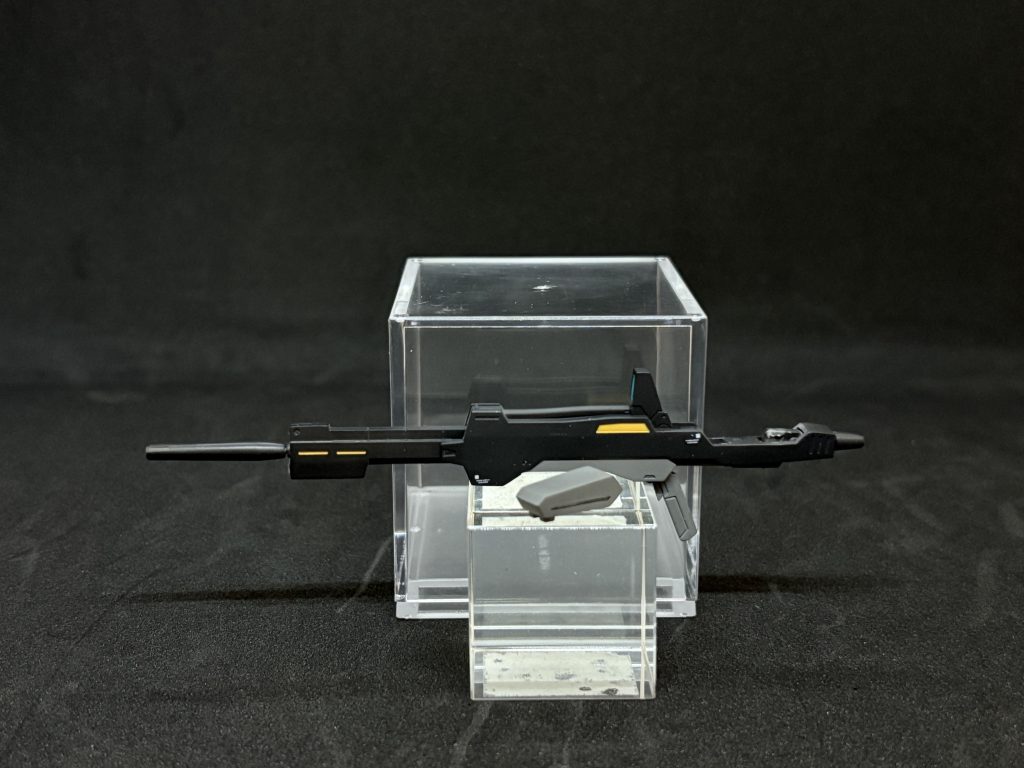 Eパックは切り離してネオジム磁石で接続出来るように。グリップ部分はトリガーがオミットされているので新造しています。