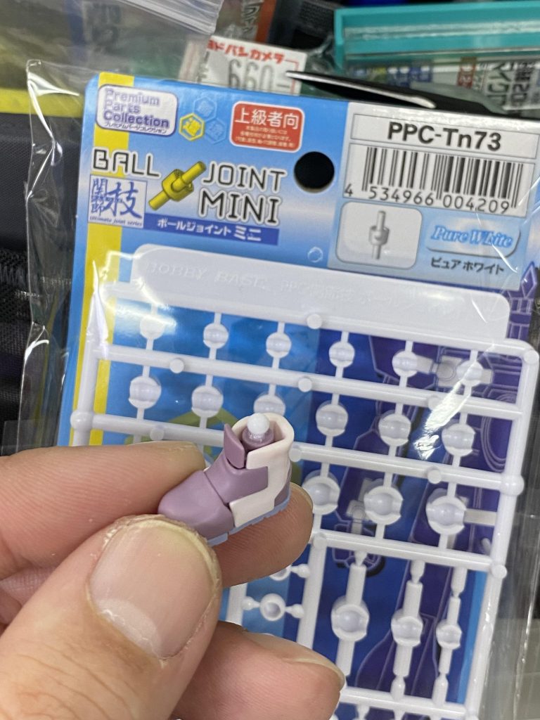 パイスーのブーツは境界戦記の紫々部シオンから拝借。径が合わないので、市販のパーツで加工。