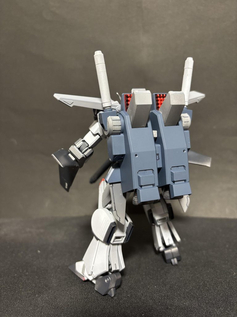 ガンダムマーカーエアブラシシステムを使用しています。サフは普通に缶スプレーのグレーサフ、内部パーツは缶スプレーのつや消しをふいてます。