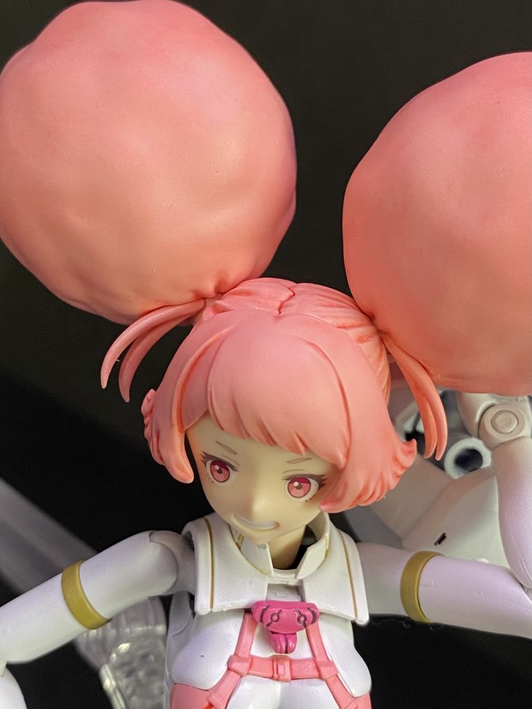 ピンクサフにウェザリングカラーで影、ホワイトのドライブラシでハイライトを追加。お手軽だけど、良い感じの質感になりました。