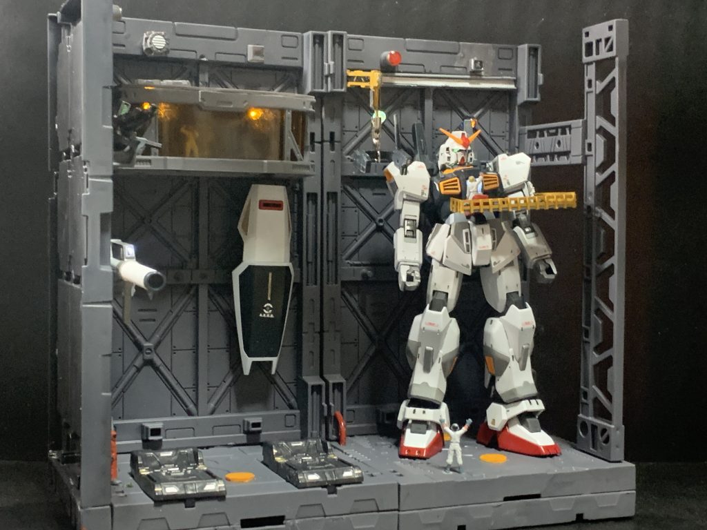 HGガンダムmarkⅡは本当に出来が良いので大幅な形状変化は行わずスジボリ追加を中心にディテールアップしました。