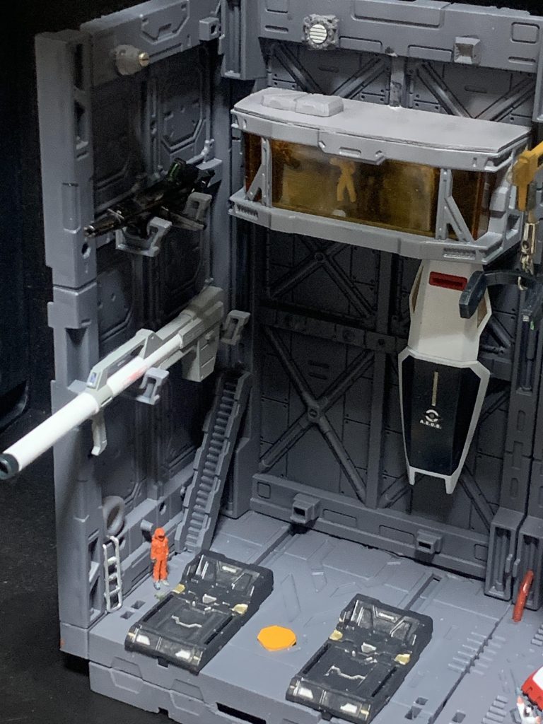 武器の収納風景。発信時にカタパルト周りから装備する設定です。