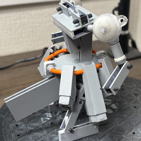 下半身のアーマー件スラスターを装着できました。とりあえず、上半身にとりかかっていきますかねー。（2枚目）