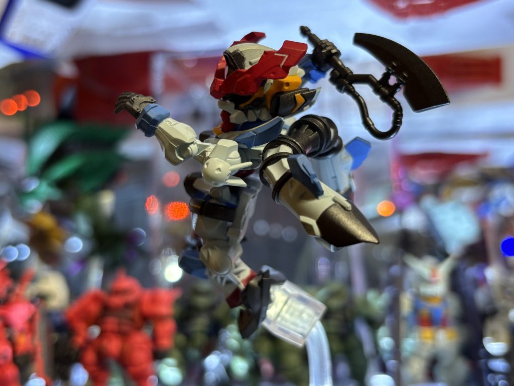 横ショット。足の裏のノズルに穴開け、台座に固定です。やっぱスミ入れだけでもすりゃ良かったですかね。まあ、また今度に。