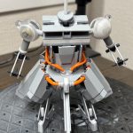 とりあえず頭部のサイズ感確認のために枠だけ付けて見ながら、下腹部を箱組。動力チュ[…]