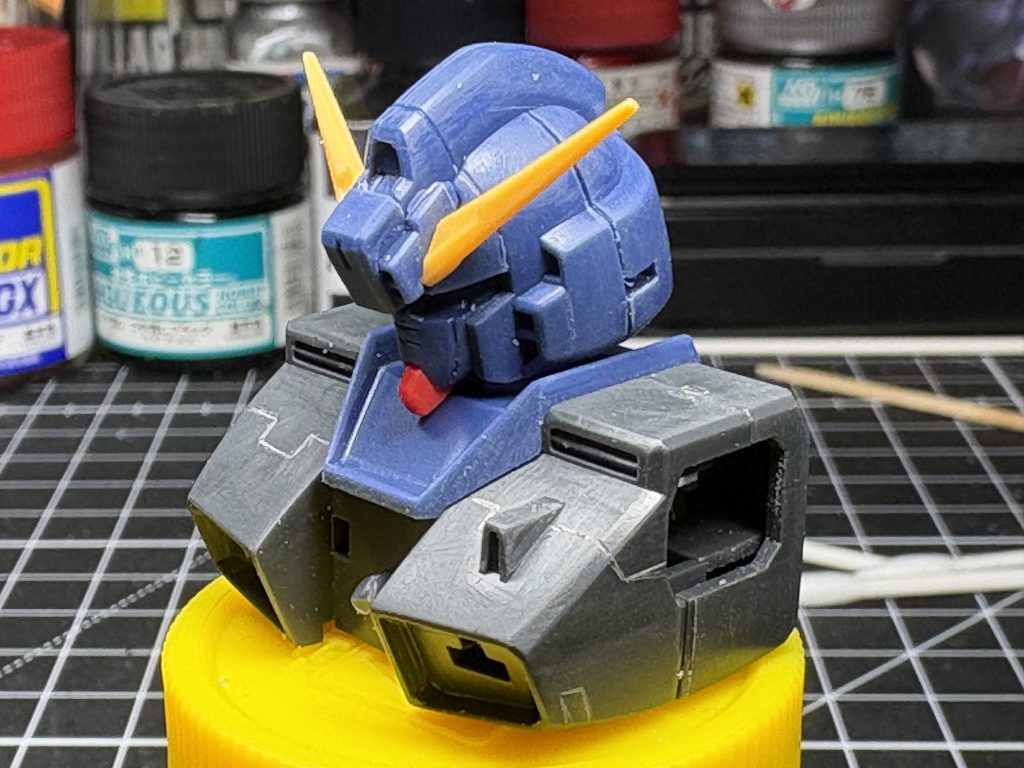 頭部側面もモールド化してます。全てラインチゼルを使用して掘りました。ラインチゼルを使用して本格的な筋彫りをするのは初めてでしたが上手く出来ました。