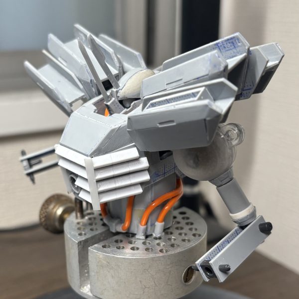 新しいチャネルマテリアルがきたので我慢できず、胸部にEAAKと呼ばれるアメリカ海兵隊の水陸両用強襲車に採用されていた防弾装甲を再現しました。ちょっとアバラのようにも見えるのでええかな、90年代の運用装甲なので今ではみないからもっと技術的には進化してるんでしょうね。うーんやってみてよかったかな。（2枚目）