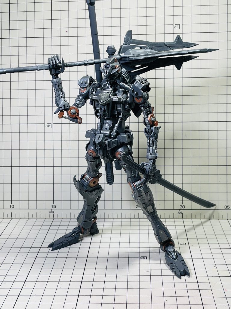 ガンダムフレームを先に仕上げてから外装を仕上げる手順を取りました。ガンダムフレームは、メカサフ・スーパーヘヴィにファレホ筆塗りで塗り分け＆ドライブラシです。