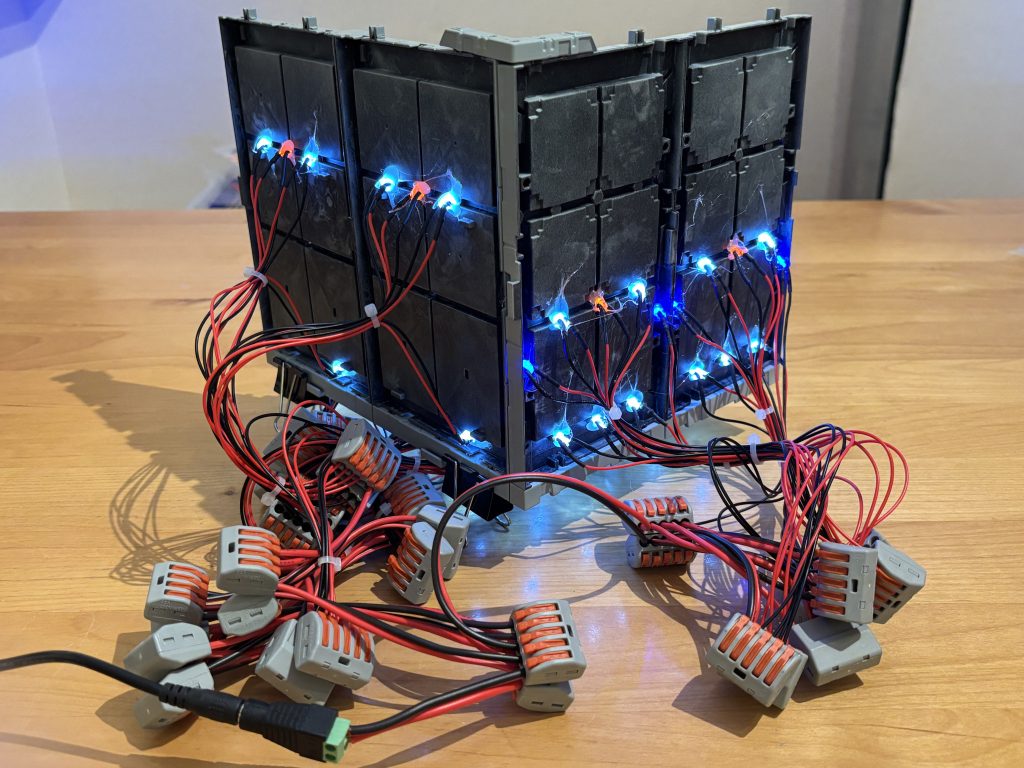 「舞台裏」はこんな事になってます…。こいつのせいで、このジオラマは見た目より重いです。