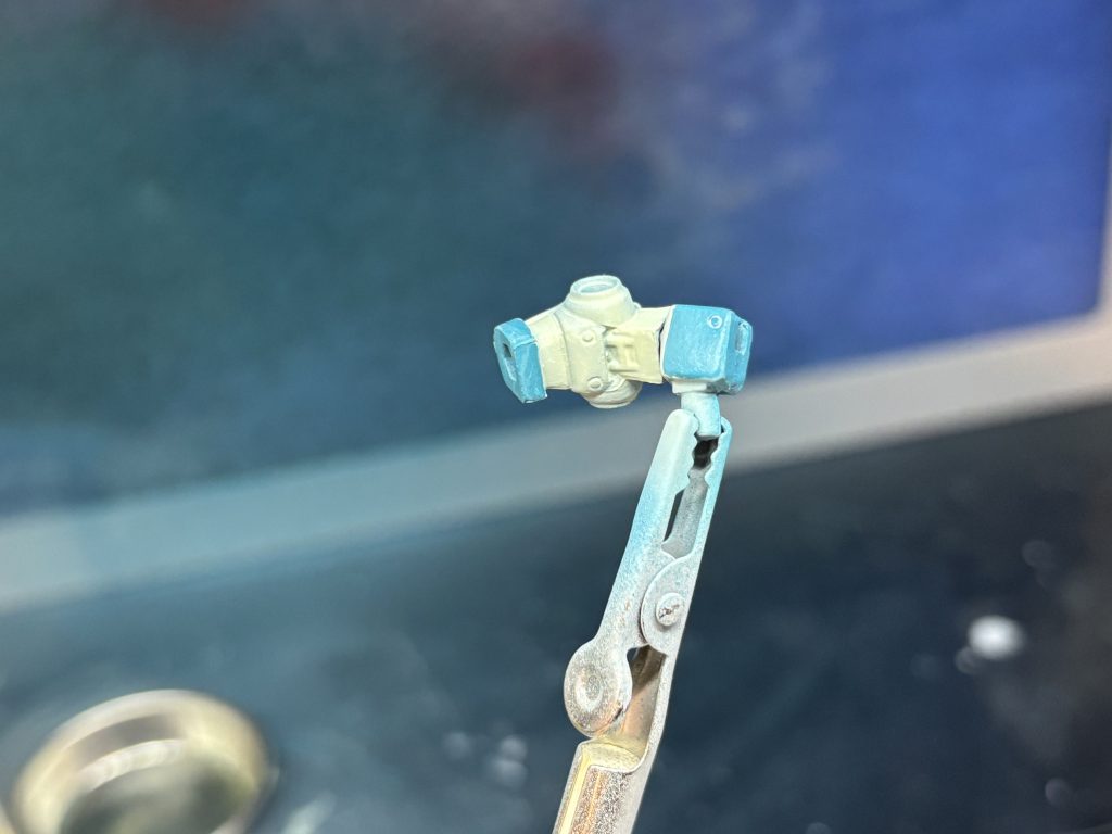 ちょっとエナメル拭いてみたら、、、いい感じで取れるやん！このまま行こ！