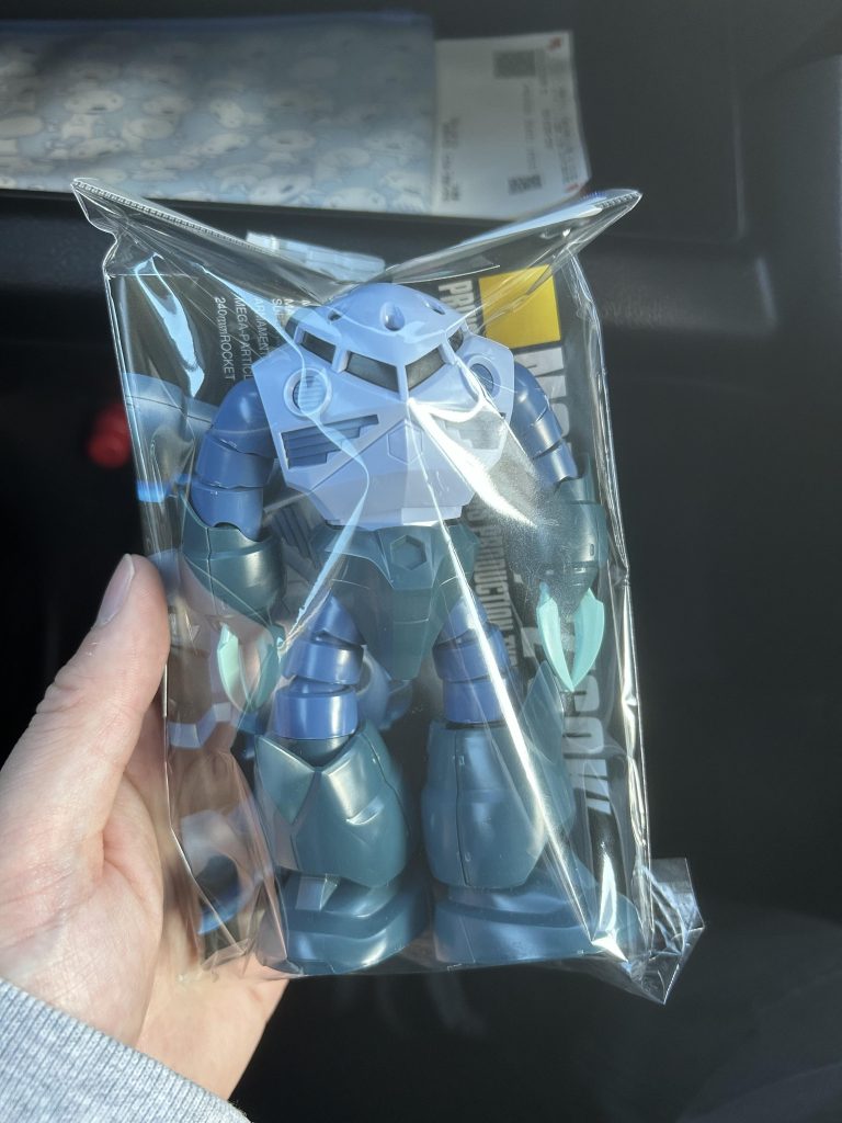 こちら購入したものになります笑ロマンというか、プラモデルって作るのが醍醐味だと思いますが組上がったものを買うのってどーなんだろっていう自分と、これはこれでやりやすいかもという自分が相反していましたね。YouTuberの方たちの企画をなんとなく真似してみたくなり購入しました笑