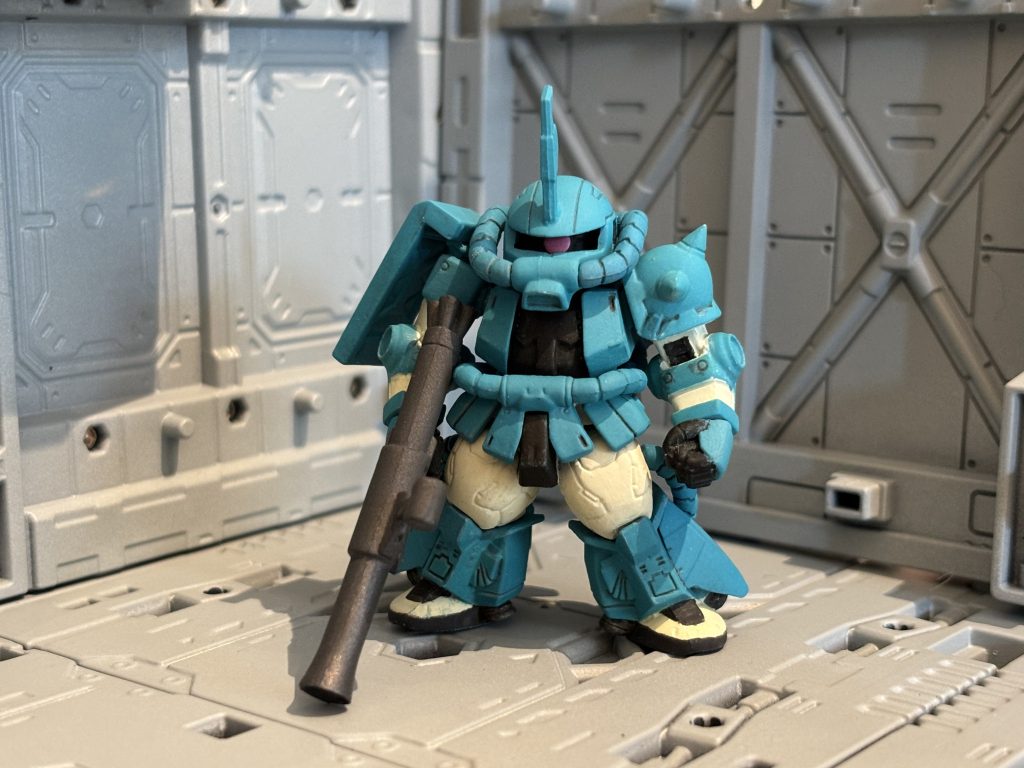 はい、夢中になりすぎて、写真撮り忘れて完成です！コンバージは各パーツの素材が異なる場合が多々あり、このままつや消し吹くと大事故に繋がる時があるから、水性のクリア吹くのがええらしい…（何かで読んだ）ラッカー＆エナメルやから、水性トップコート吹いても問題なさそうやしやってみますかね。デカール貼りたいけど、今日はもうこんな時間やし、腰痛し、疲れた…また明日やね。→12/29更新：デカール買うてきて貼った！水性トップコート凄くイイ！もう2度と缶スプレー吹くことはないね！